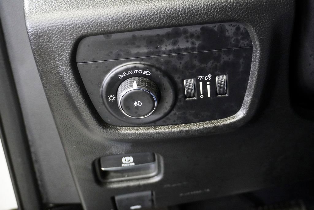 Used 2023 Jeep Grand Cherokee Limited w/ Luxury Tech Group II image 29