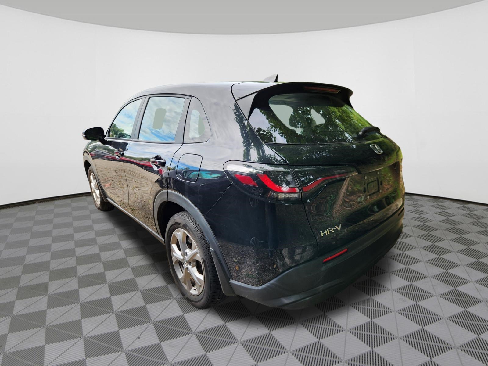 Used 2024 Honda HR-V LX image 3