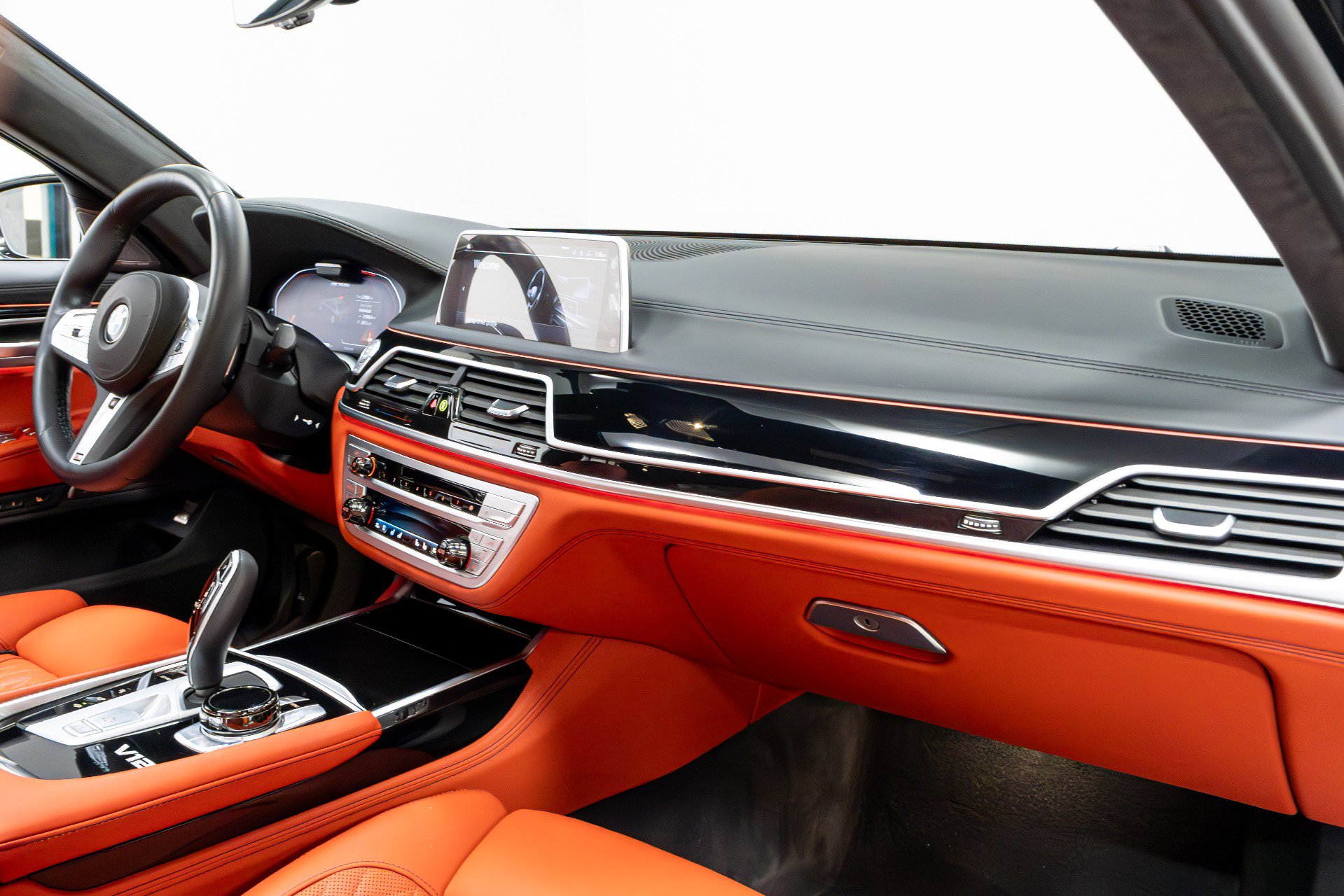 Used 2022 BMW M760i xDrive image 27