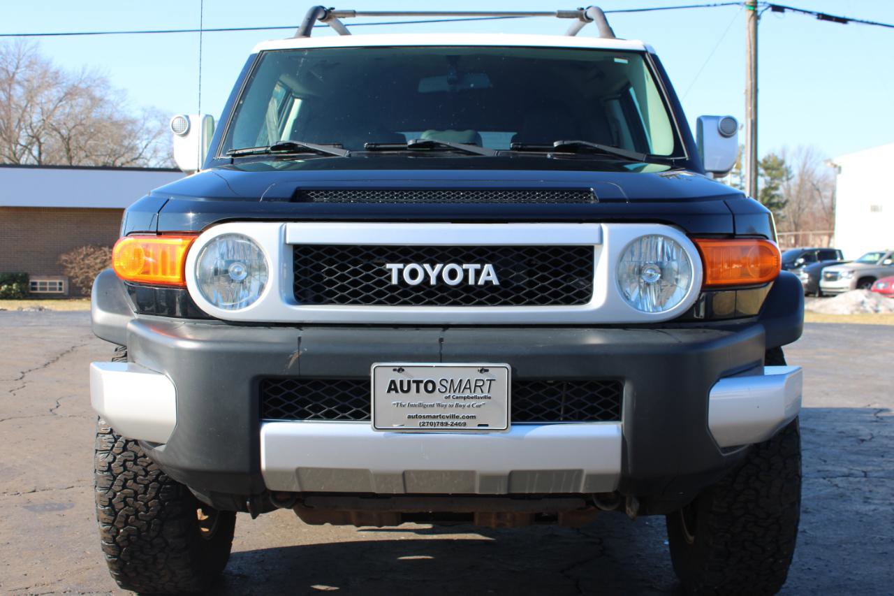 Used 2011 Toyota FJ Cruiser 4WD w/ Upgrade Pkg image 2