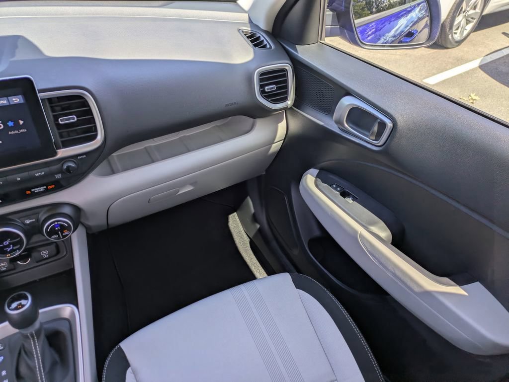 Certified 2025 Hyundai Venue SEL FWD image 16