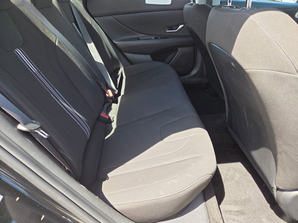 Used 2023 Hyundai Elantra SEL w/ Convenience Package image 13