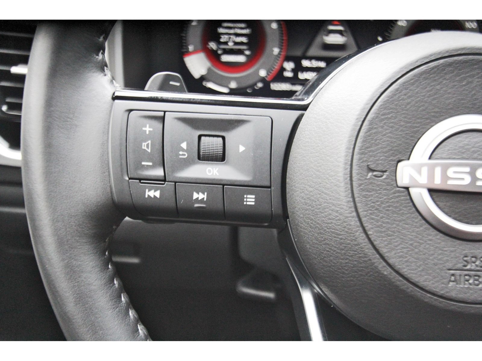 Used 2024 Nissan Rogue SL FWD image 15