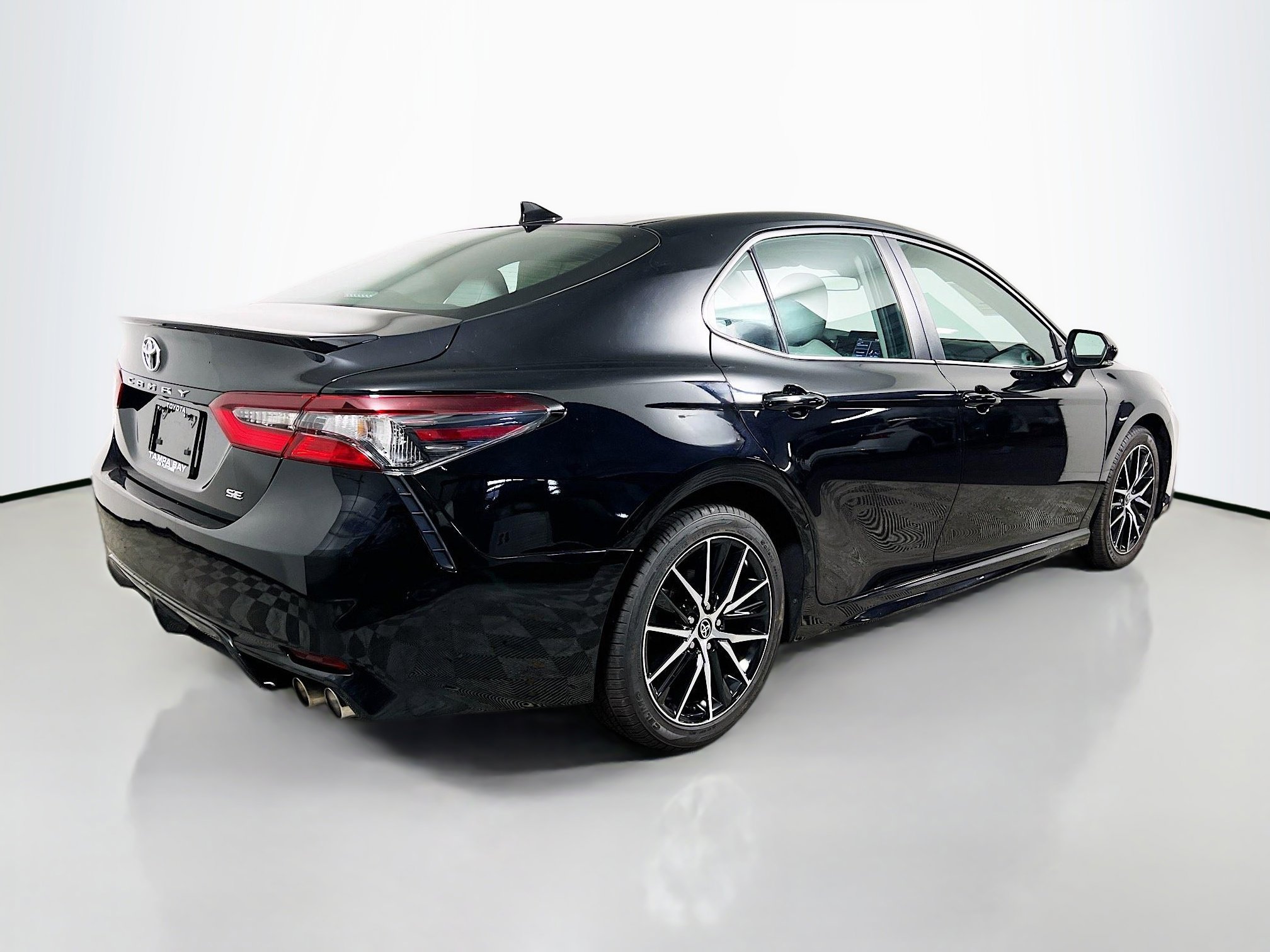 Used 2024 Toyota Camry SE image 4