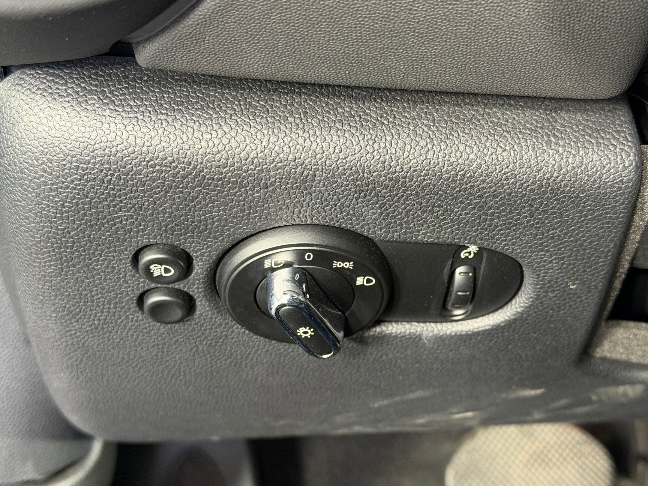 Used 2023 MINI Cooper 2-Door Hardtop image 16