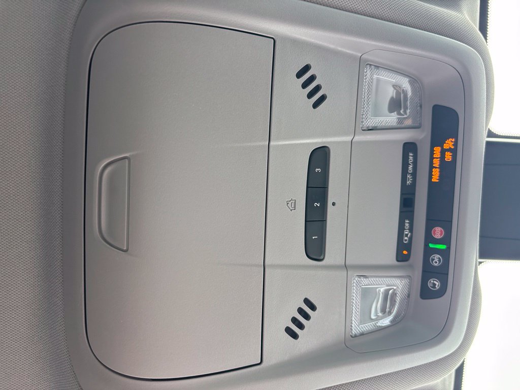 Used 2024 Chevrolet Equinox Premier FWD image 25