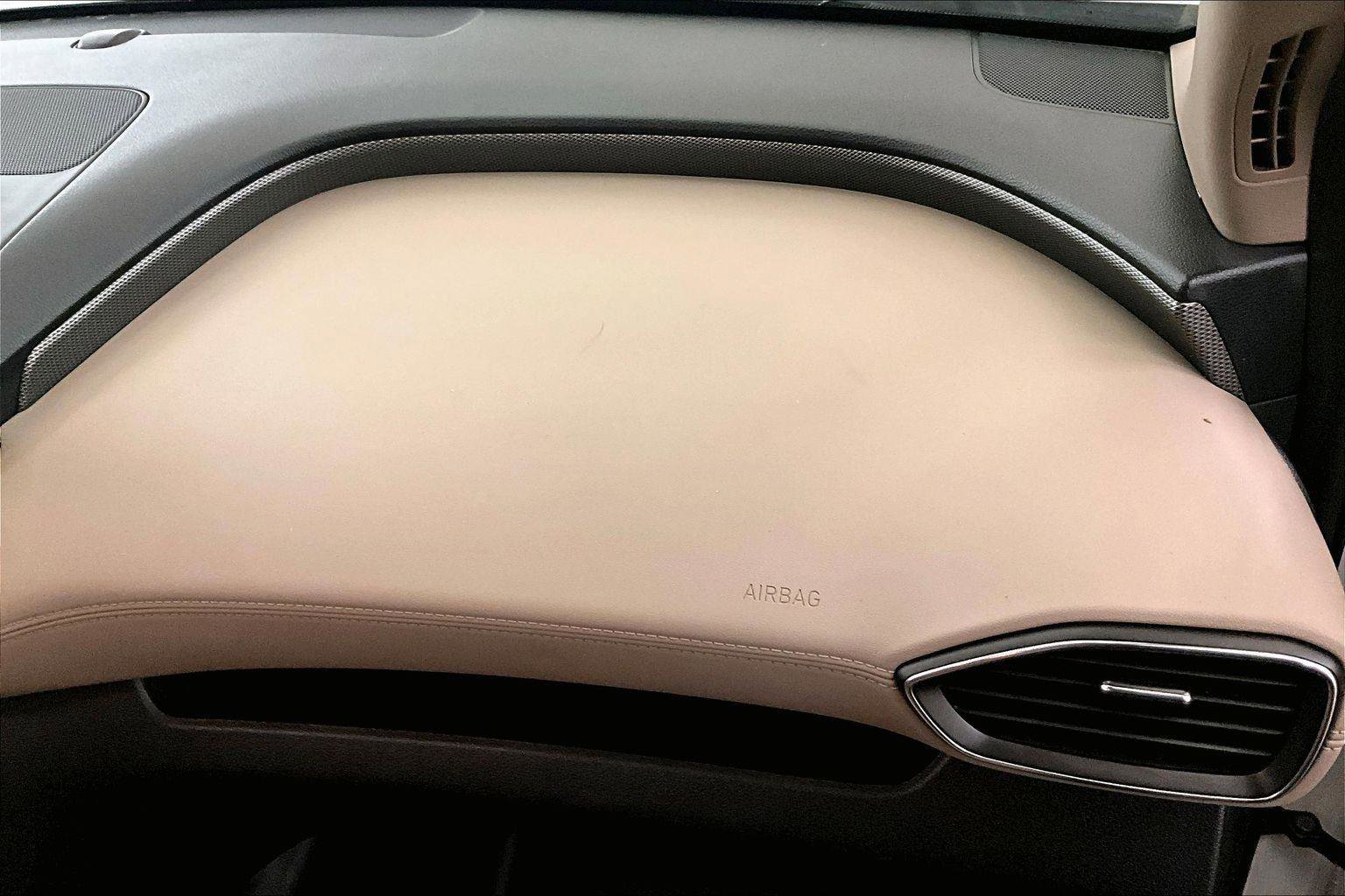 Used 2020 Hyundai Santa Fe SE image 15