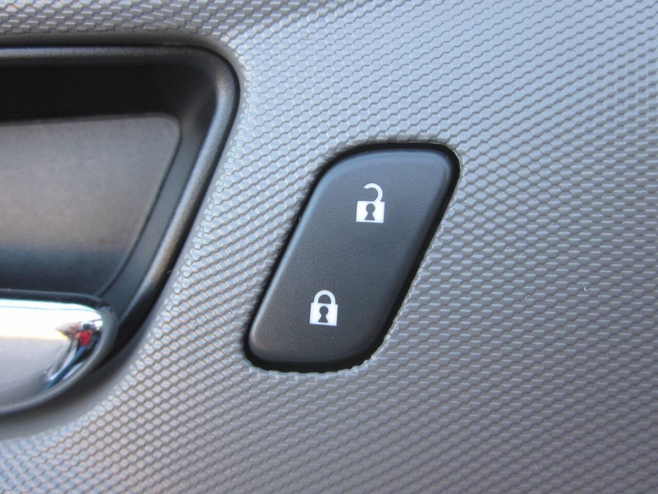 Used 2014 Chevrolet Sonic LS image 25