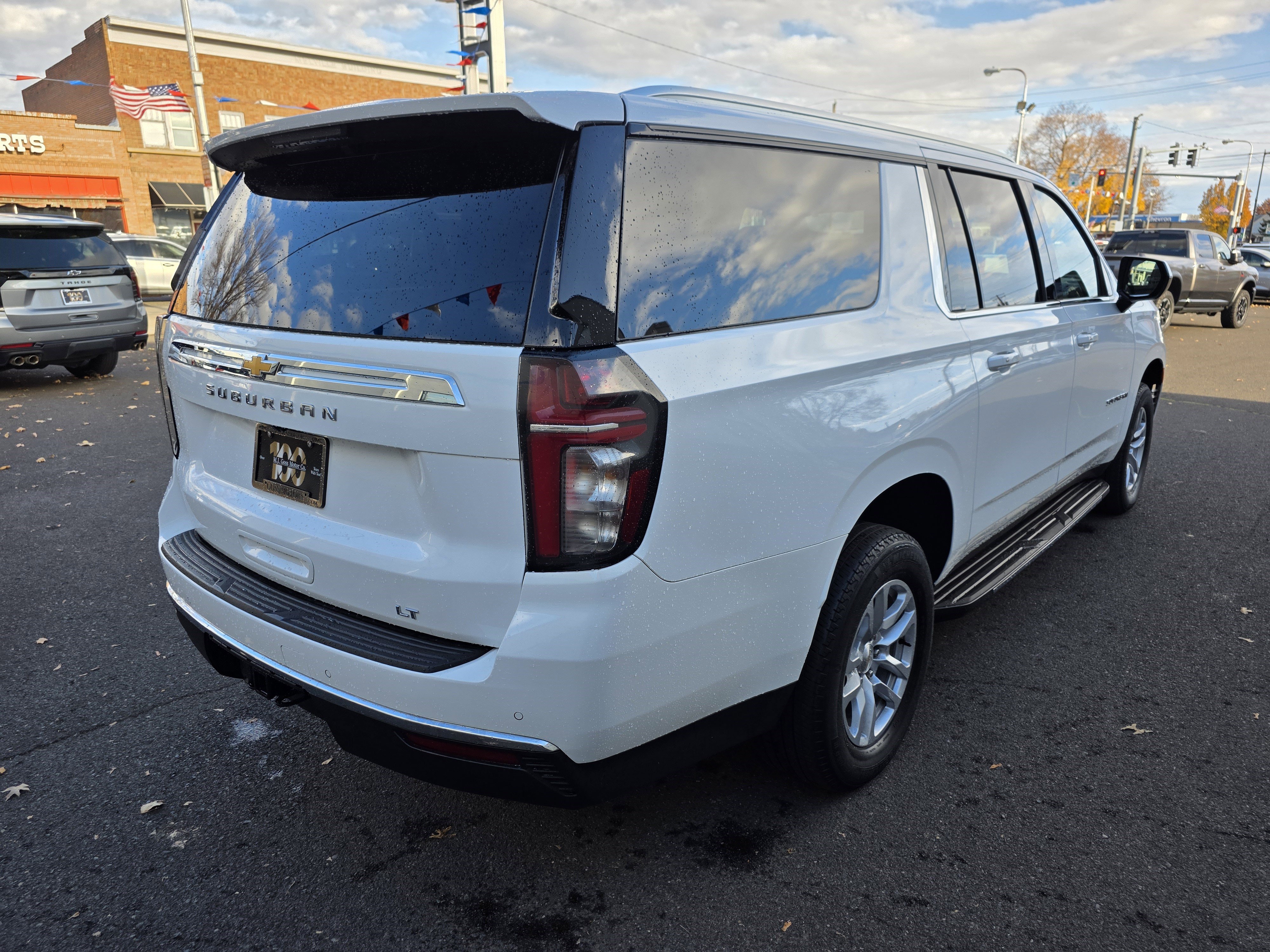 Used 2023 Chevrolet Suburban LT image 8