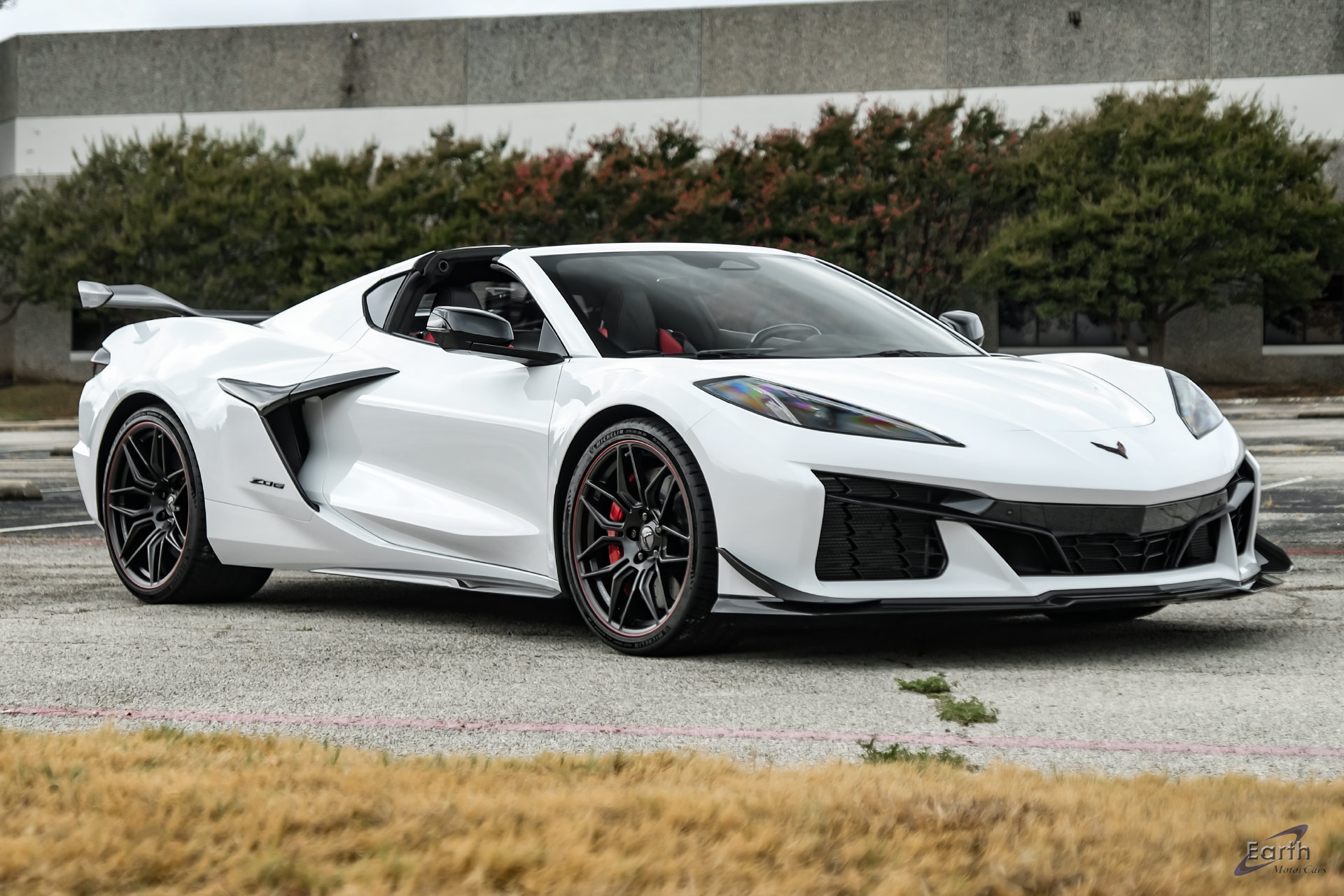 Used 2024 Chevrolet Corvette Z06 w/ Z07 Performance Package RWD image 32