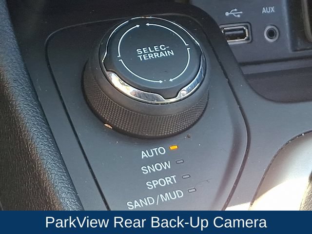 Used 2016 Jeep Cherokee High Altitude w/ Luxury Group AWD/4WD image 18