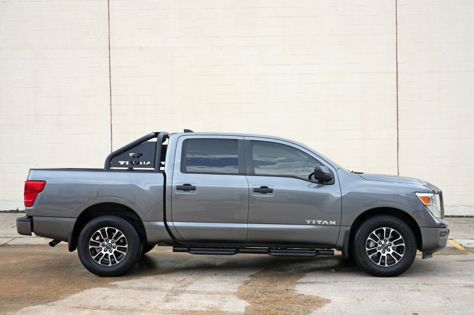 Used 2023 Nissan Titan SV w/ Accessory Utility Package RWD image 43