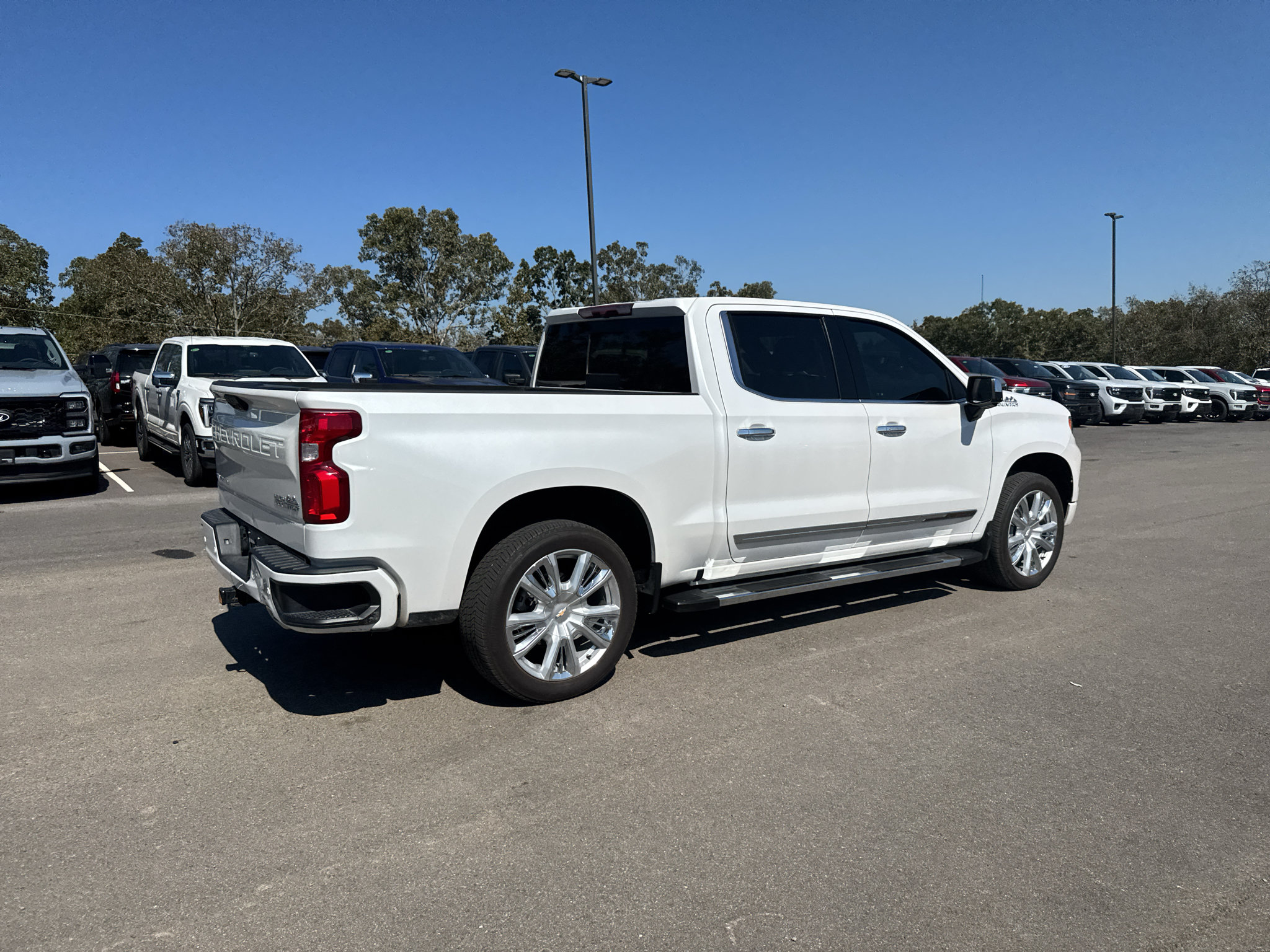 Used 2022 Chevrolet Silverado 1500 High Country AWD/4WD image 14