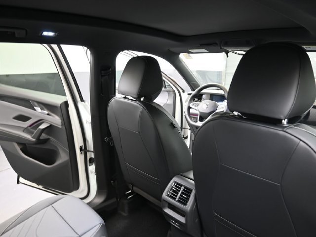 Used 2026 Volkswagen Tiguan SE R-Line AWD/4WD image 15