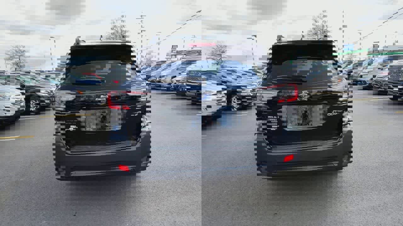 Used 2025 Subaru Outback Premium image 7