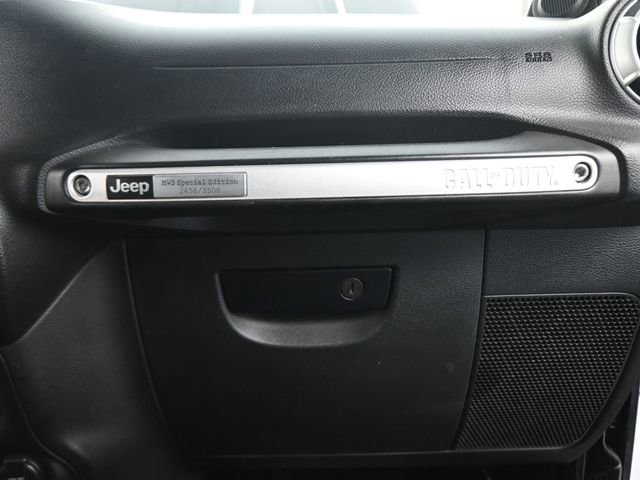 Used 2012 Jeep Wrangler Unlimited Rubicon image 33