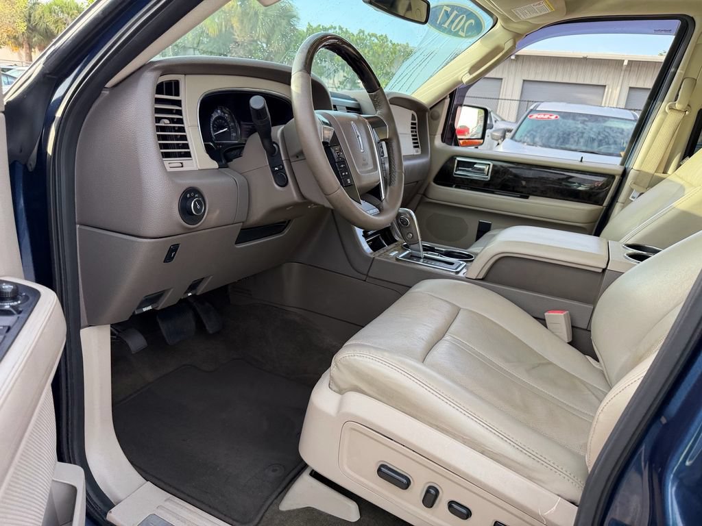 Used 2017 Lincoln Navigator Select RWD image 11