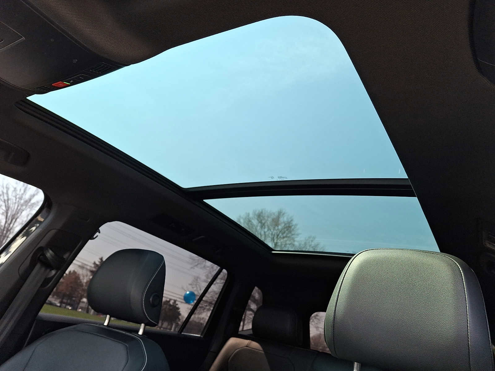 Certified 2023 Volkswagen Tiguan SEL R-Line image 12