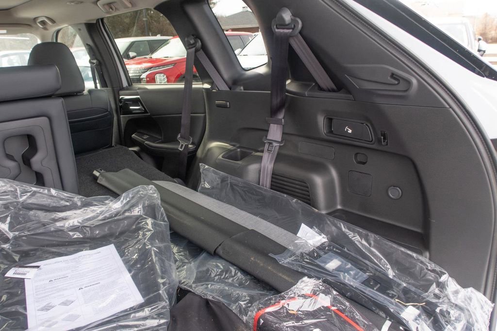 New 2025 Mitsubishi Outlander 4WD Plug-In Hybrid image 13