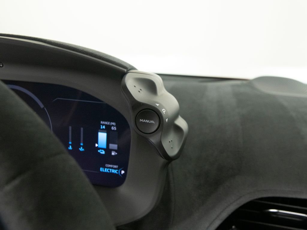 Used 2025 McLaren Artura Spider image 19