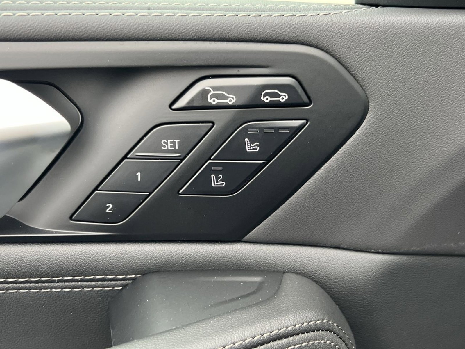 New 2026 BMW X6 M60i image 31