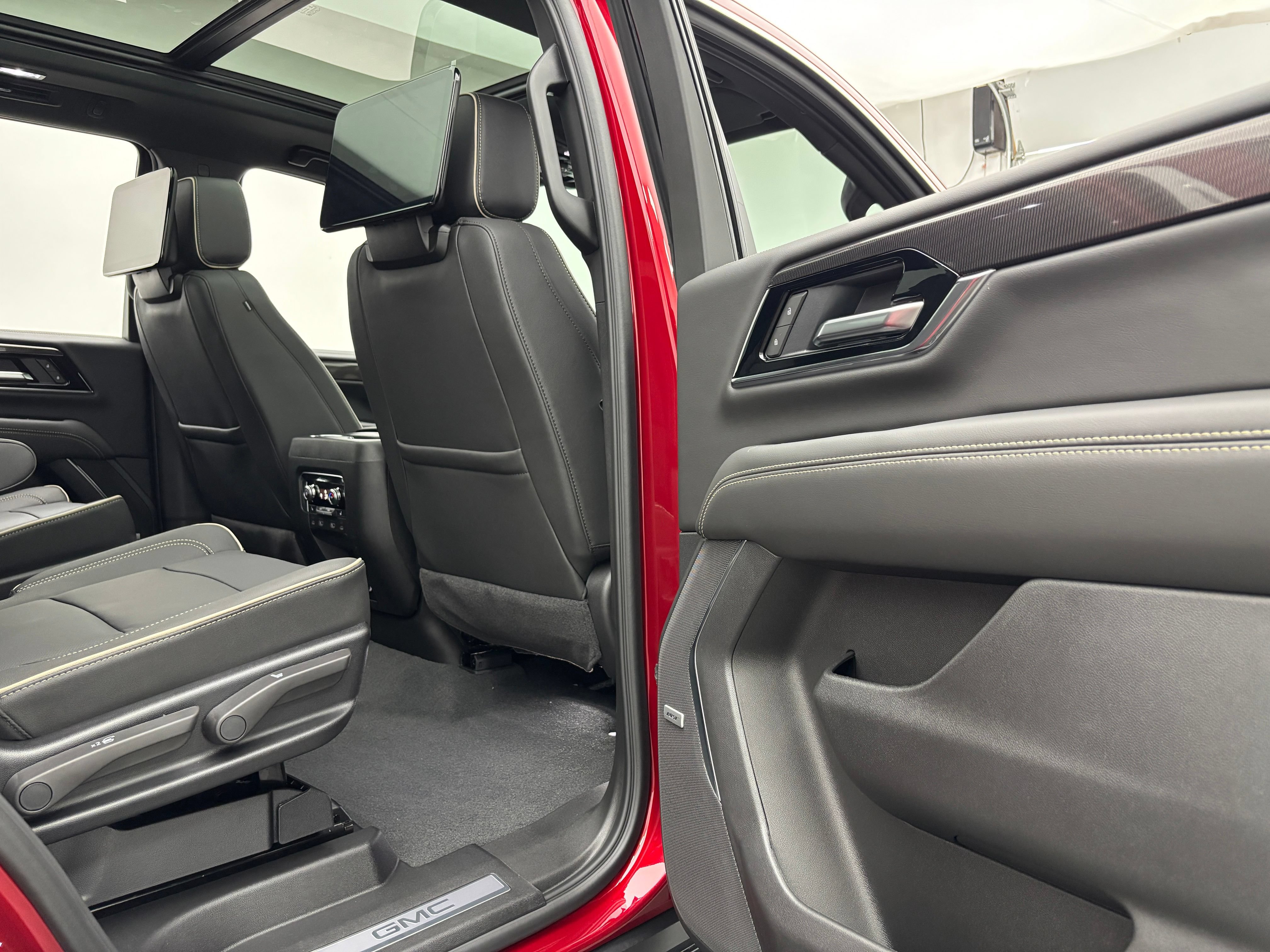 New 2026 GMC Yukon Elevation w/ Elevation Premium Package AWD/4WD image 42