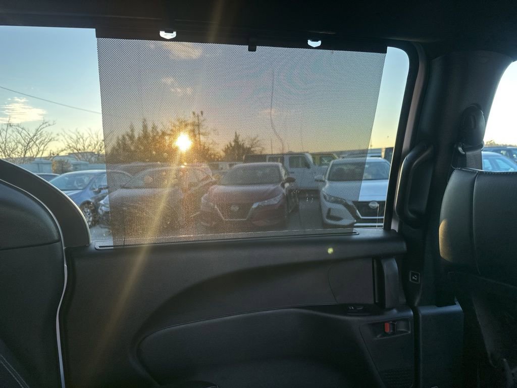 Used 2025 Chrysler Pacifica Select image 16