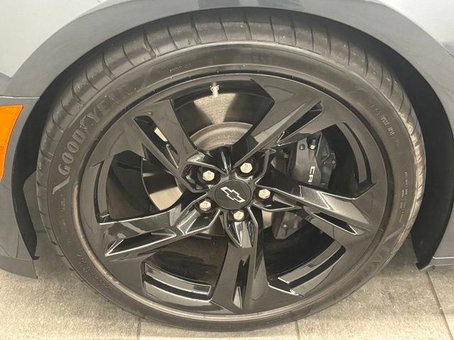 Used 2022 Chevrolet Camaro SS RWD image 7