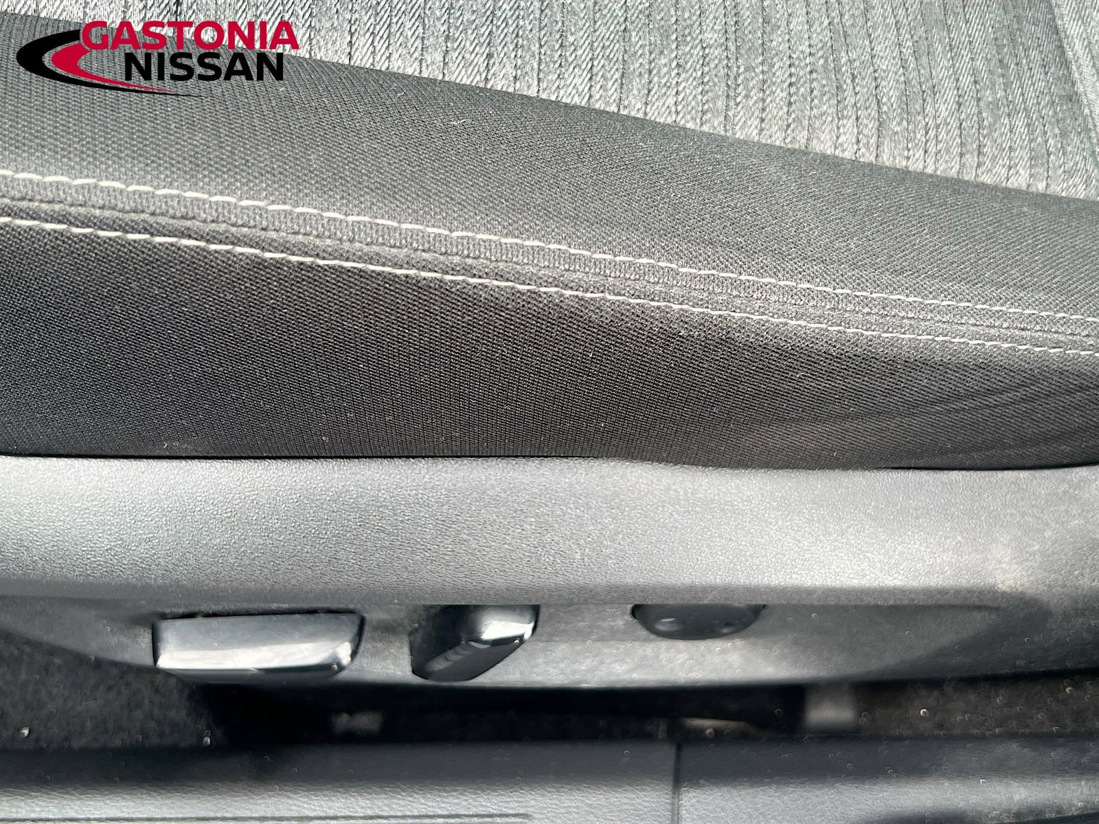 Used 2023 Nissan Rogue SV image 25