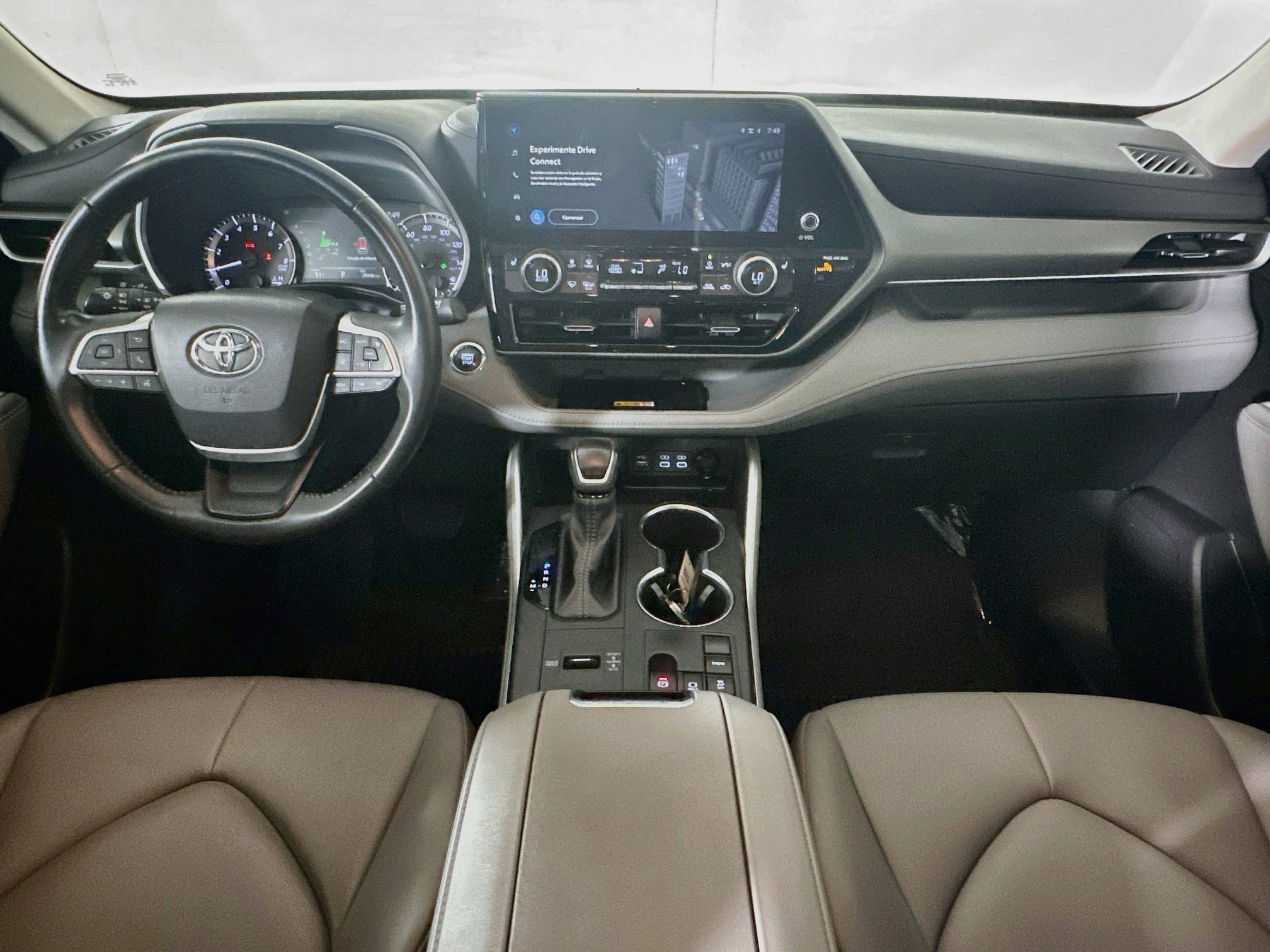 Used 2023 Toyota Highlander XLE FWD image 27