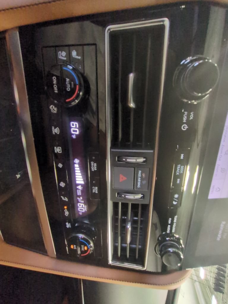 Used 2023 INFINITI QX80 Sensory w/ Cargo Package AWD/4WD image 17