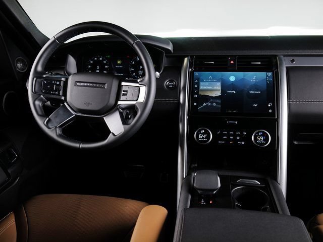 Certified 2025 Land Rover Discovery Dynamic SE AWD/4WD image 11