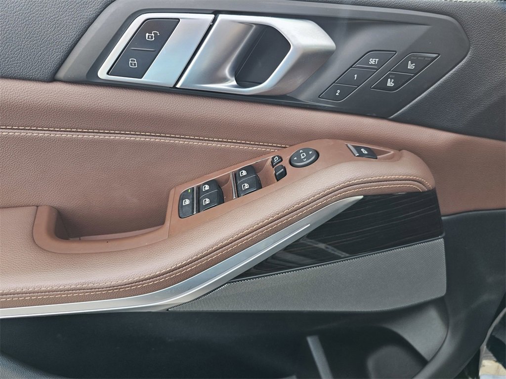 Used 2021 BMW X5 sDrive40i w/ M Sport Package image 16