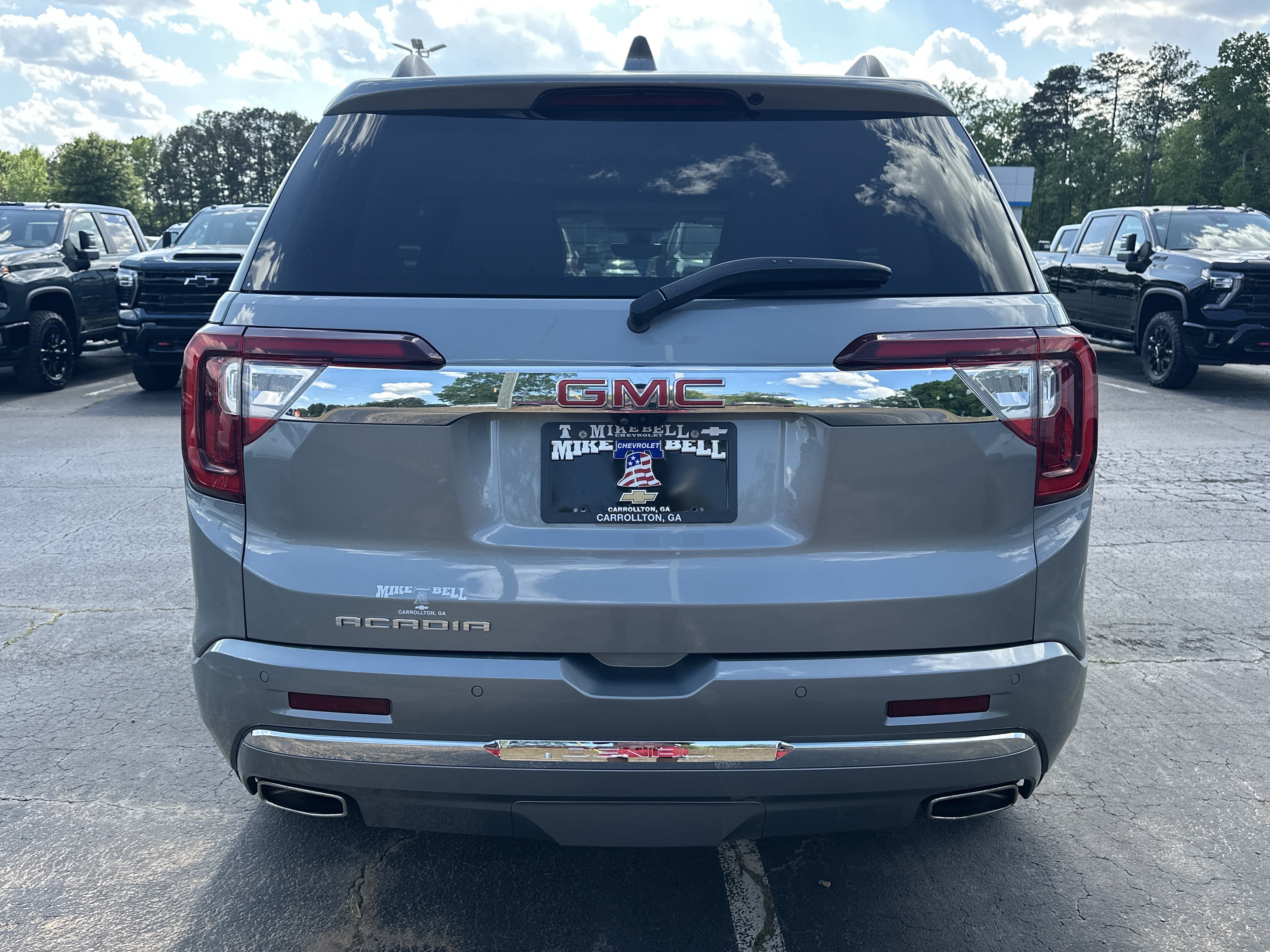Used 2023 GMC Acadia Denali w/ Denali Ultimate Package FWD image 7