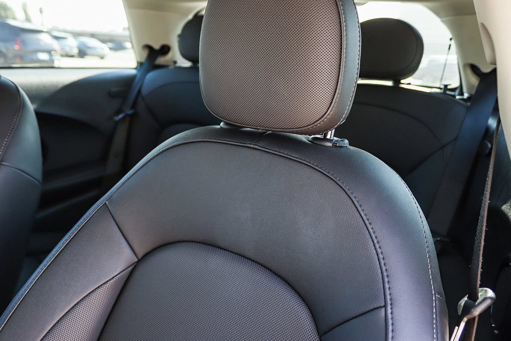 Used 2024 MINI Cooper 2-Door Hardtop FWD image 31