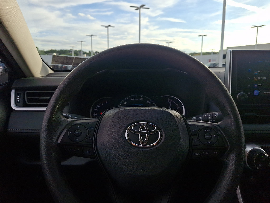 Used 2024 Toyota RAV4 XLE AWD/4WD image 18