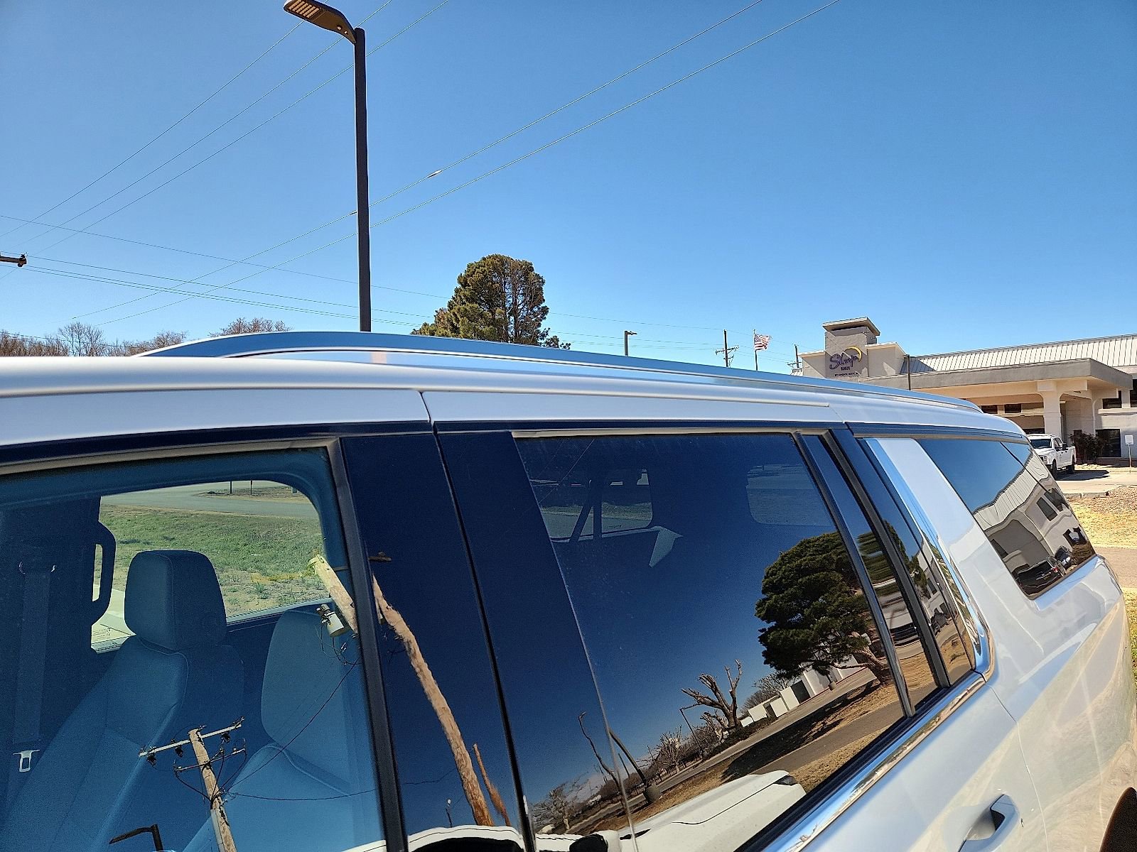 Used 2022 Chevrolet Suburban LT w/ Luxury Package image 6