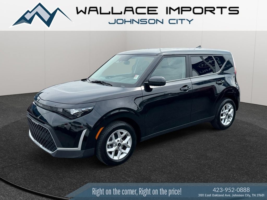 Used 2024 Kia Soul LX w/ Option Group 015 FWD image 2