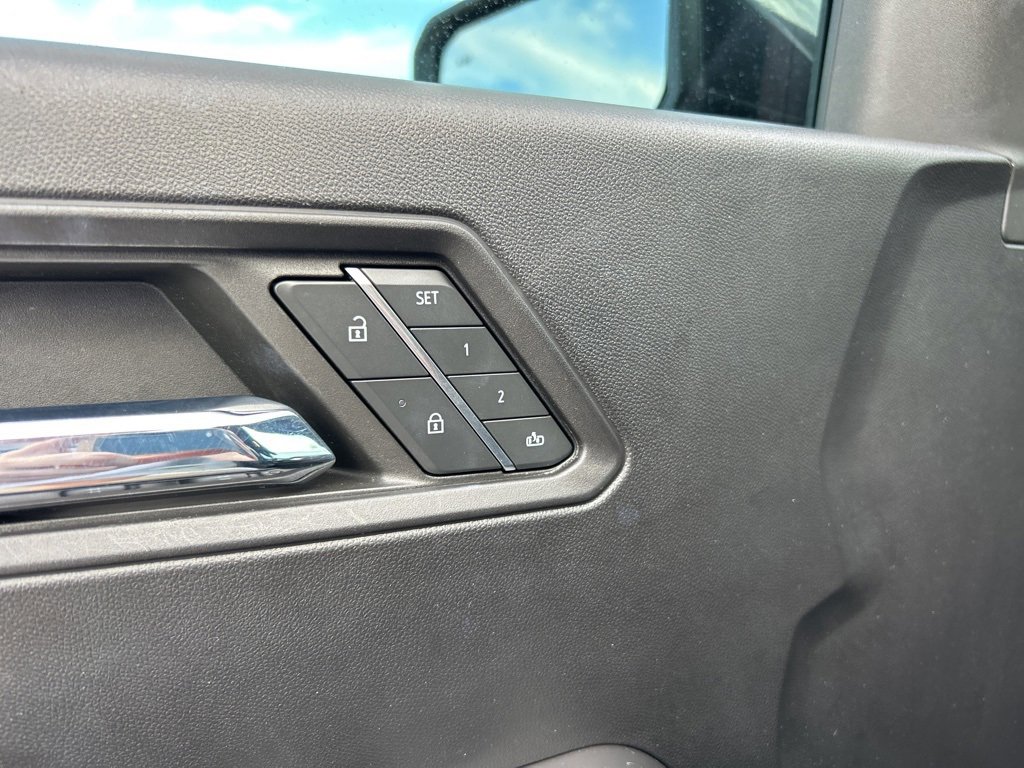 Used 2023 Chevrolet Colorado Z71 w/ Z71 Convenience Package 2 image 16