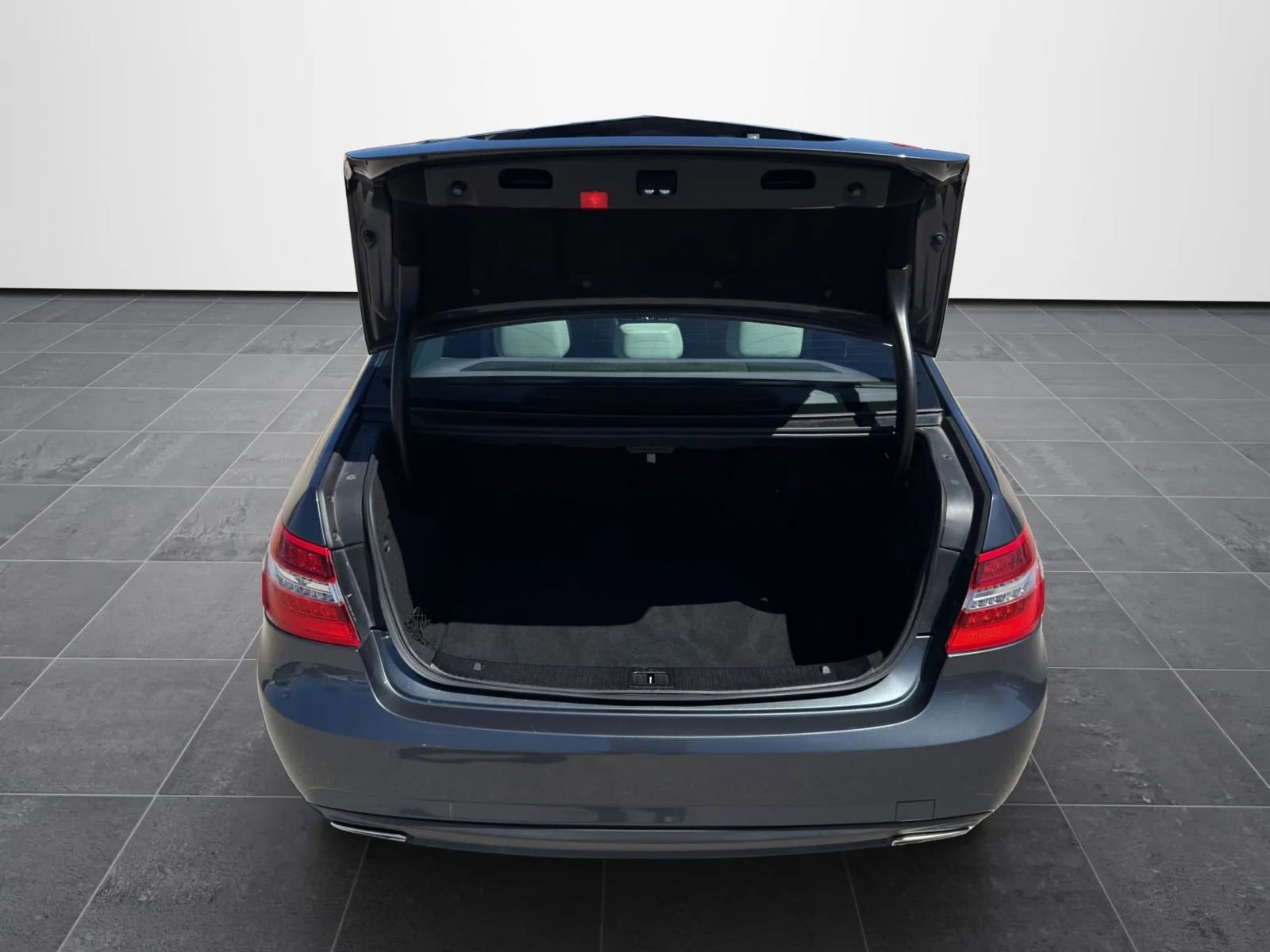 Used 2011 Mercedes-Benz E 350 E 350 4MATIC Sedan 4D image 31