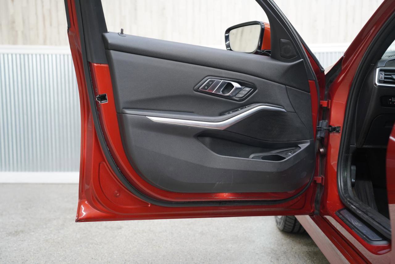 Used 2020 BMW 330i xDrive 330i xDrive Sedan North Americ w/ Convenience Package image 28