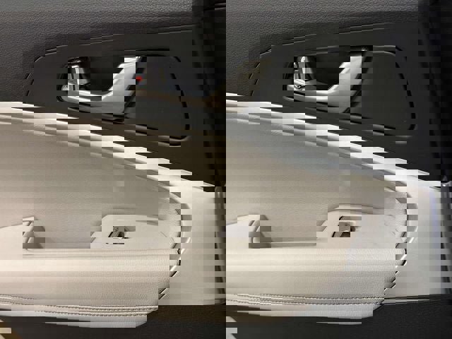 Used 2023 Genesis G70 2.0T image 24