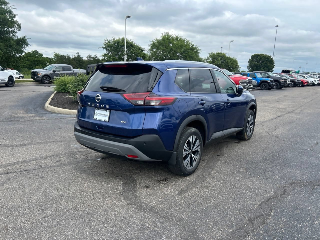 Used 2021 Nissan Rogue SV FWD image 3