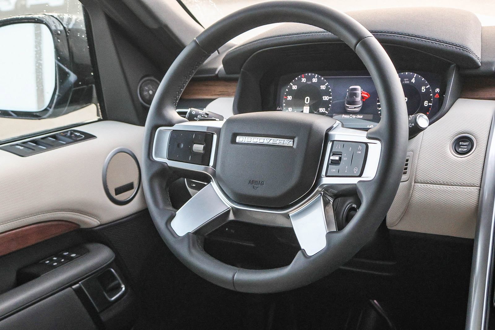 Used 2024 Land Rover Discovery Dynamic SE image 24