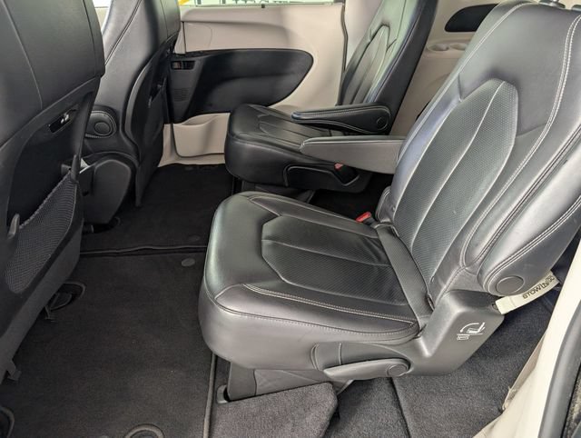 Used 2022 Chrysler Pacifica Touring-L FWD image 25