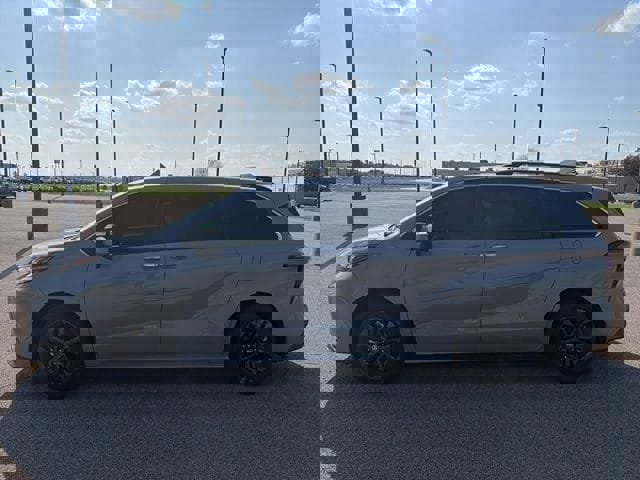 Used 2024 Toyota Sienna XLE Woodland Edition w/ Protection Package (TMS) image 3