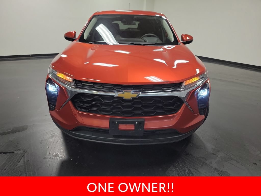 Used 2024 Chevrolet Trax LS w/ LS Convenience Package FWD image 3