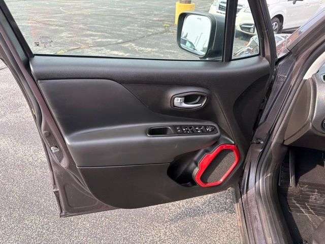 Used 2018 Jeep Renegade Trailhawk w/ Popular Equipment Group AWD/4WD image 26