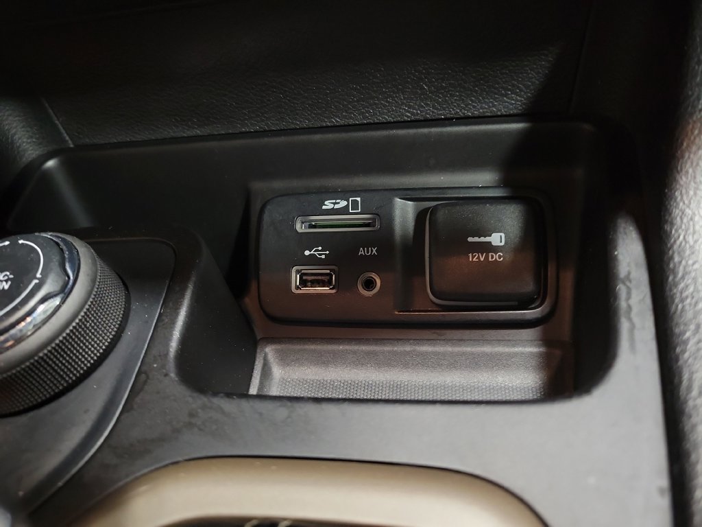 Used 2018 Jeep Cherokee Limited AWD/4WD image 21