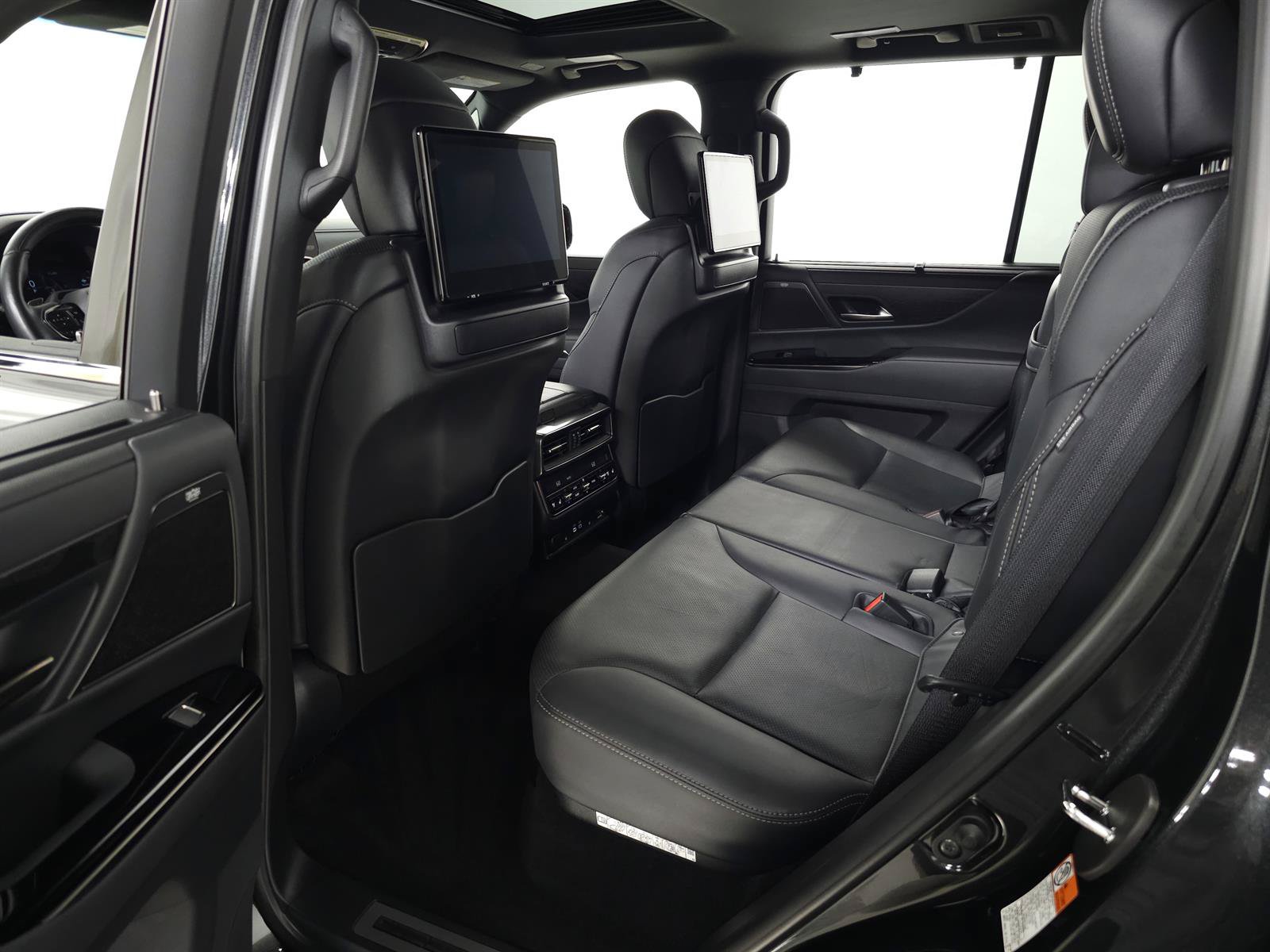Used 2025 Lexus LX 600 4WD w/ Accessory Package (2T) image 37